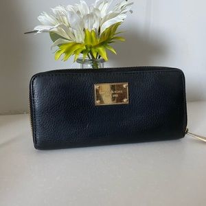 MICHAEL KORS BLACK CONTINENTAL WALLET